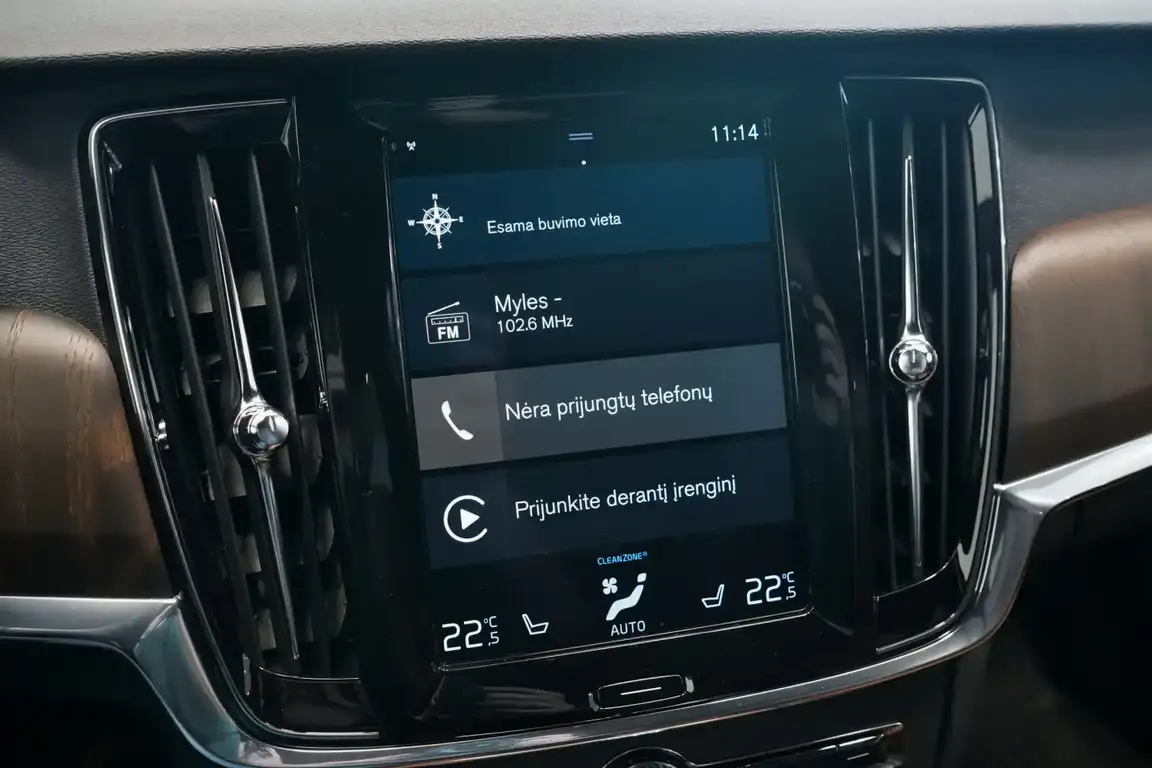 VOLVO V90