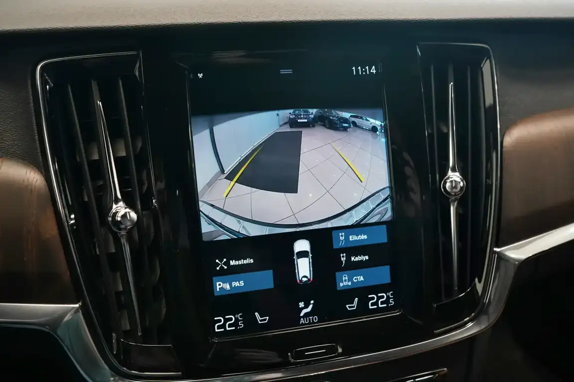 VOLVO V90