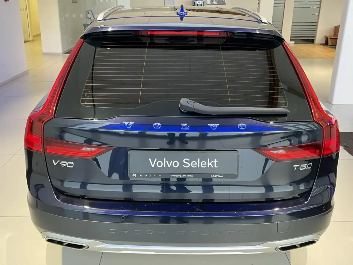 VOLVO V90