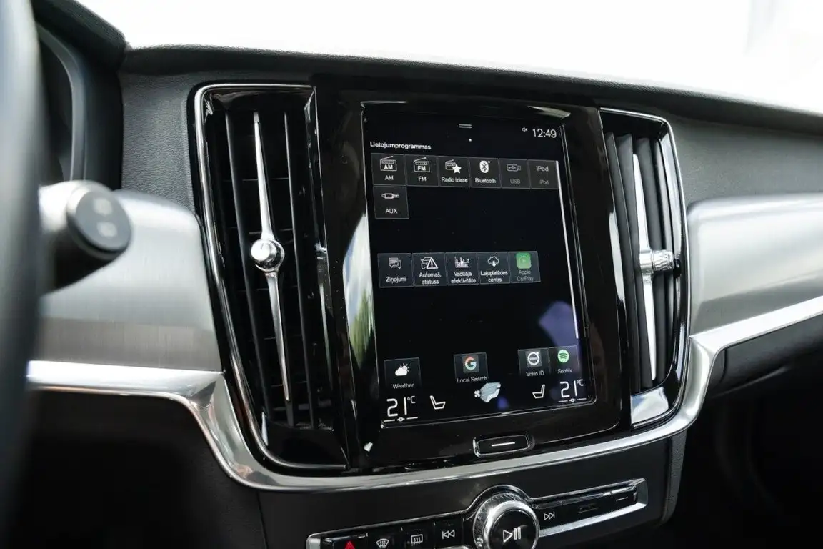 VOLVO V90