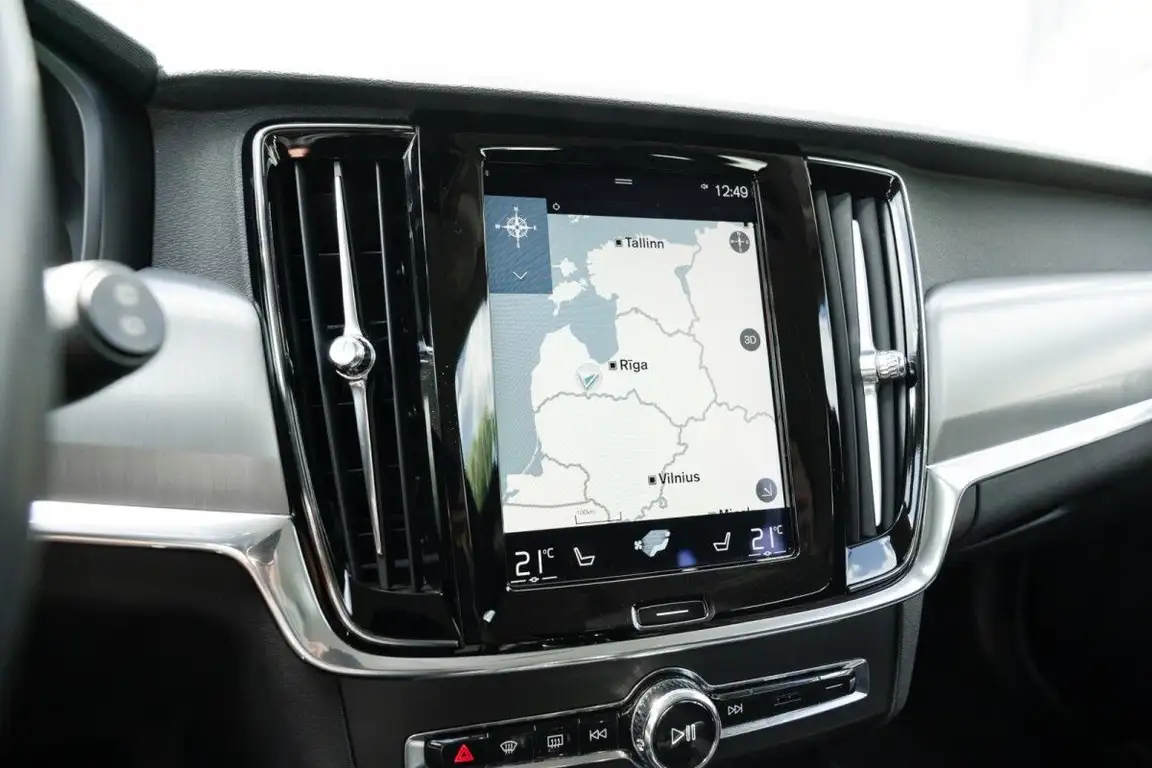VOLVO V90