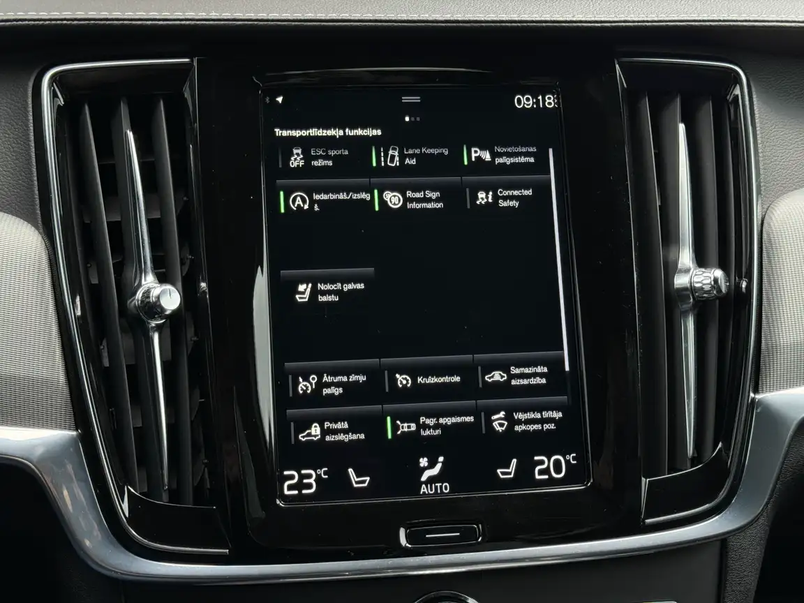 VOLVO V90