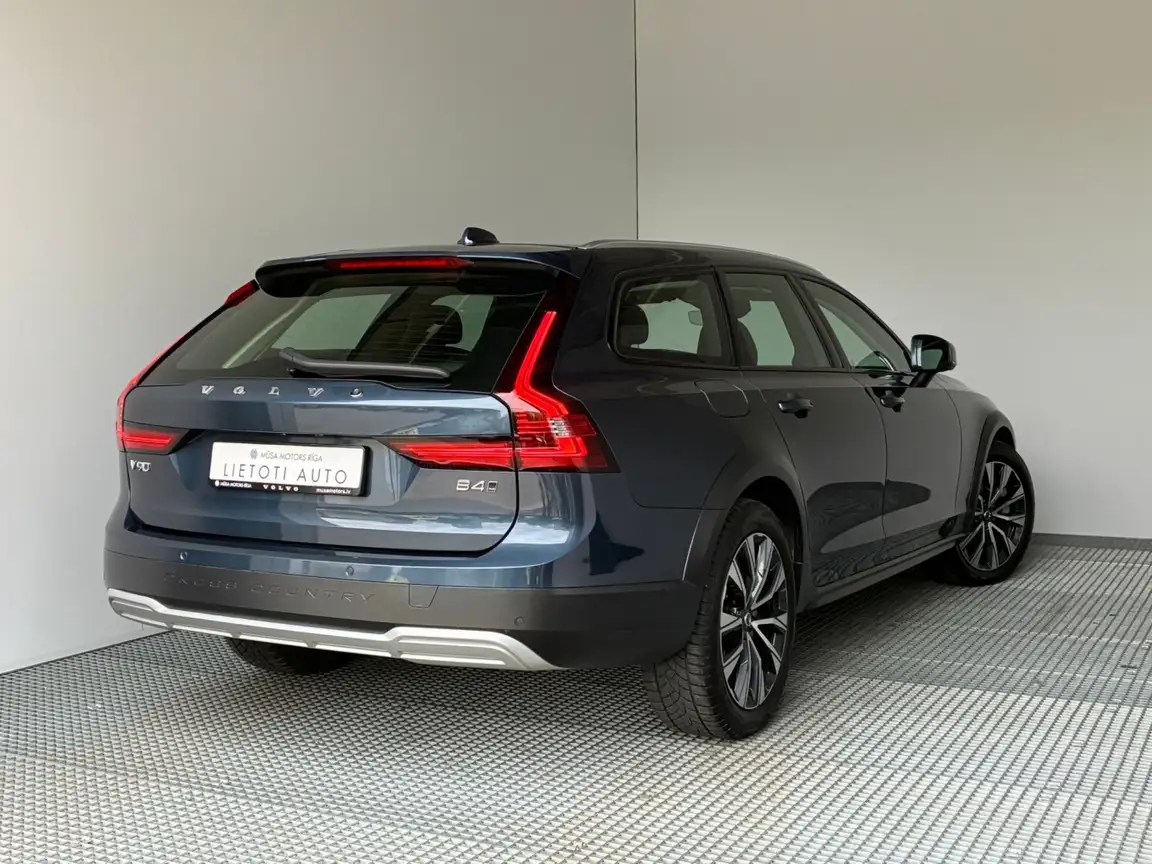 VOLVO V90