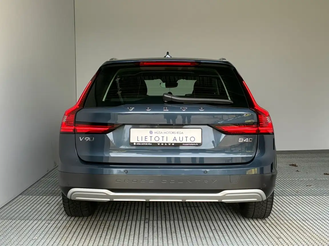 VOLVO V90