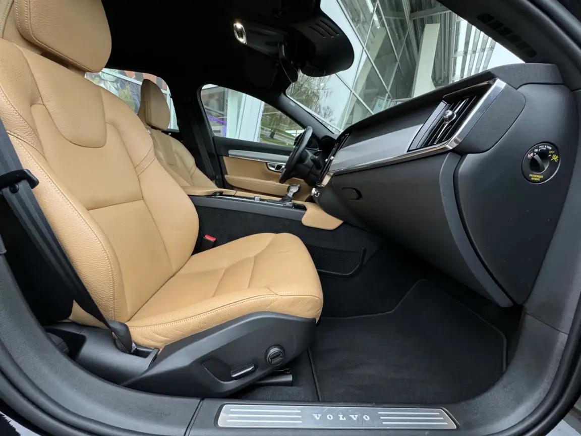 VOLVO V90