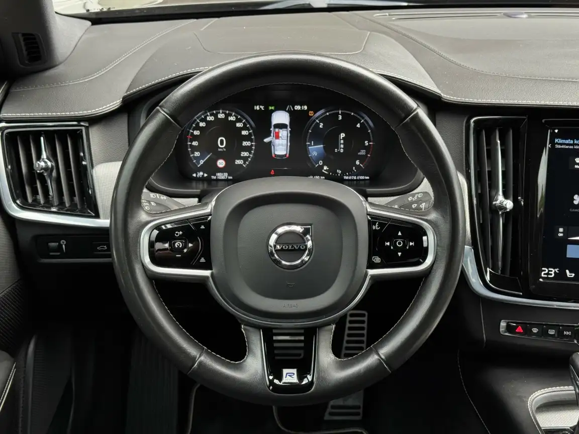 VOLVO V90