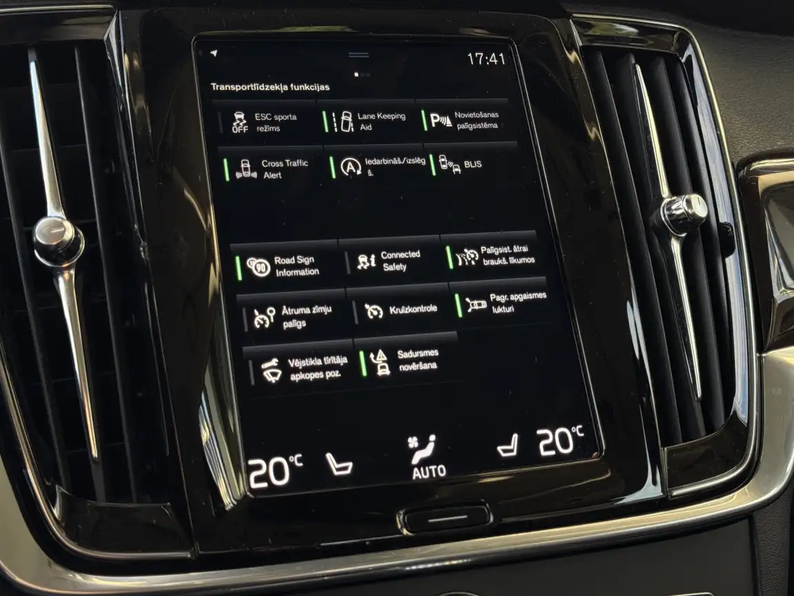 VOLVO V90