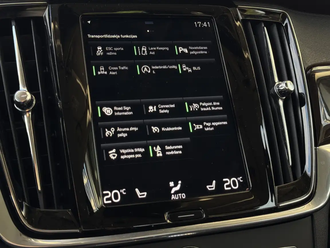 VOLVO V90