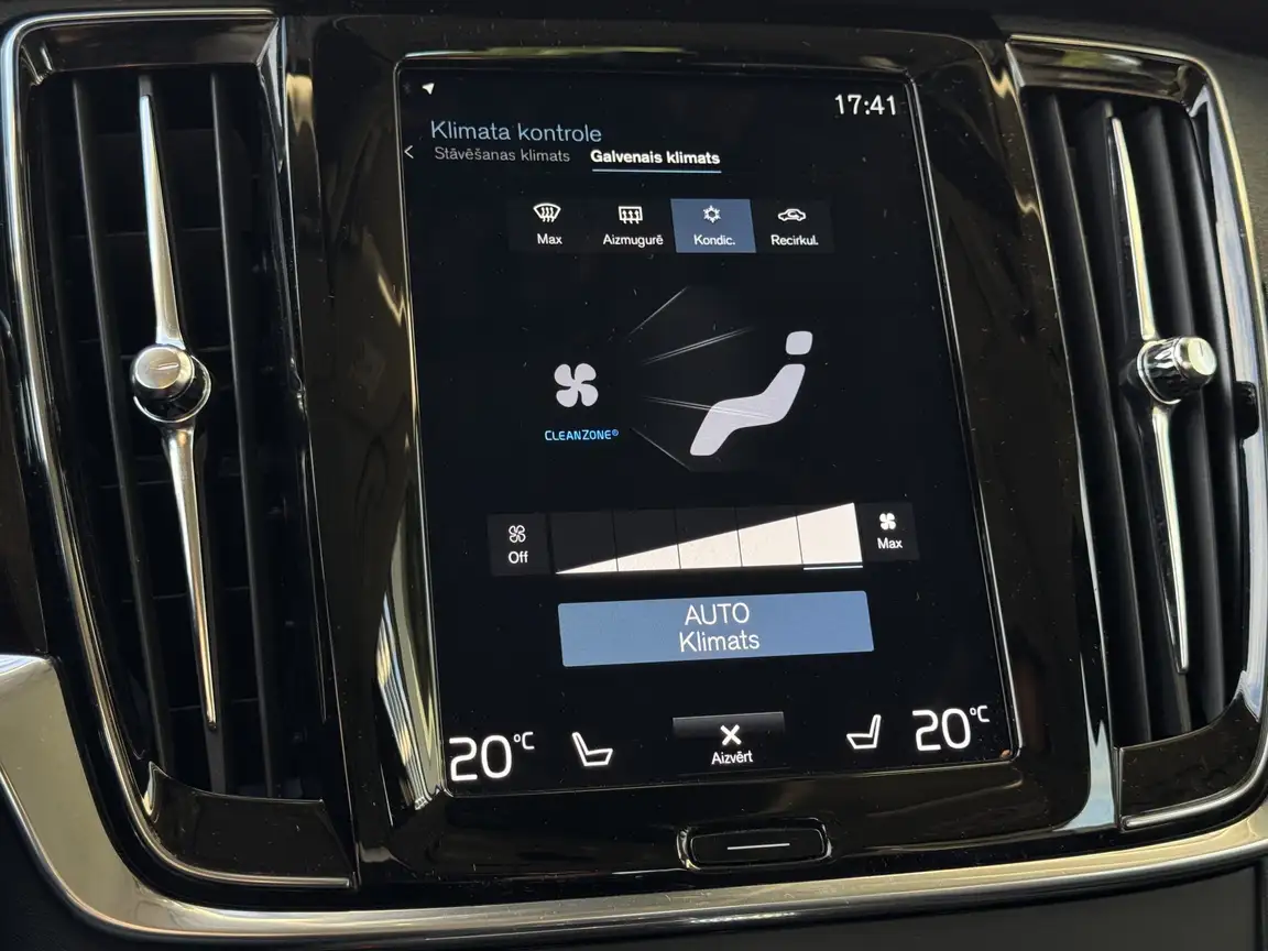 VOLVO V90