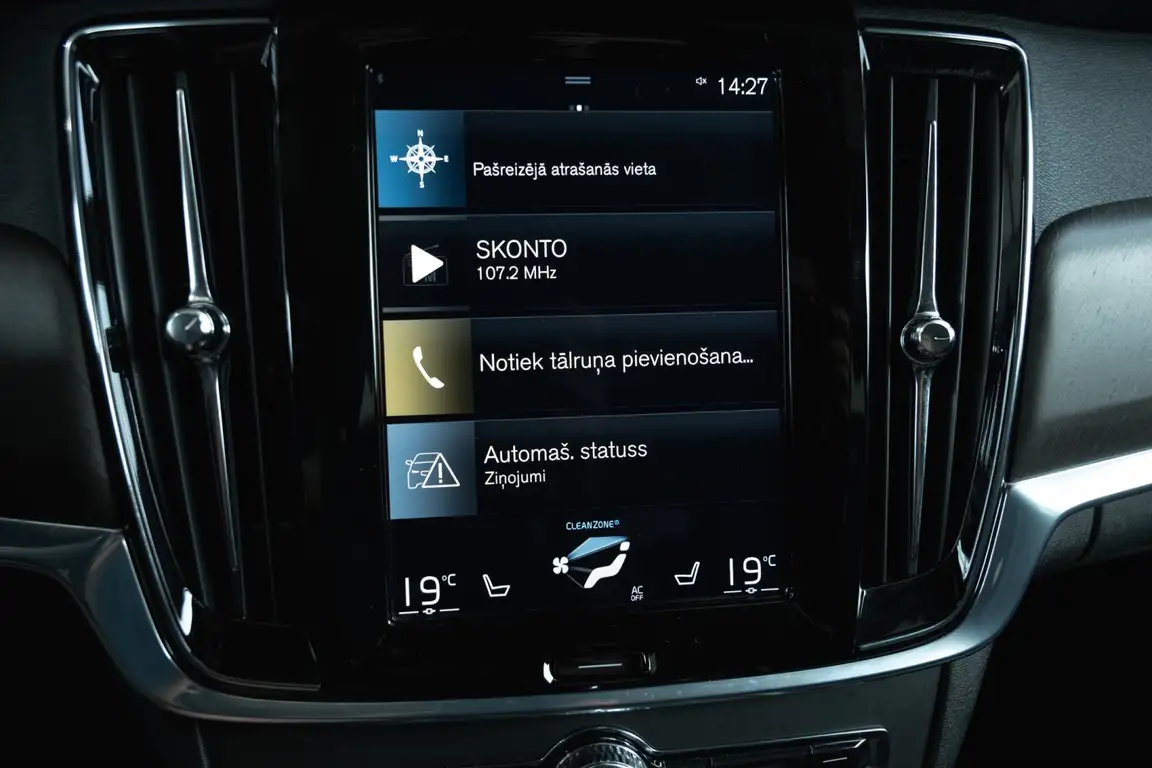 VOLVO V90