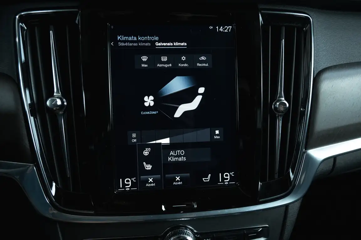 VOLVO V90