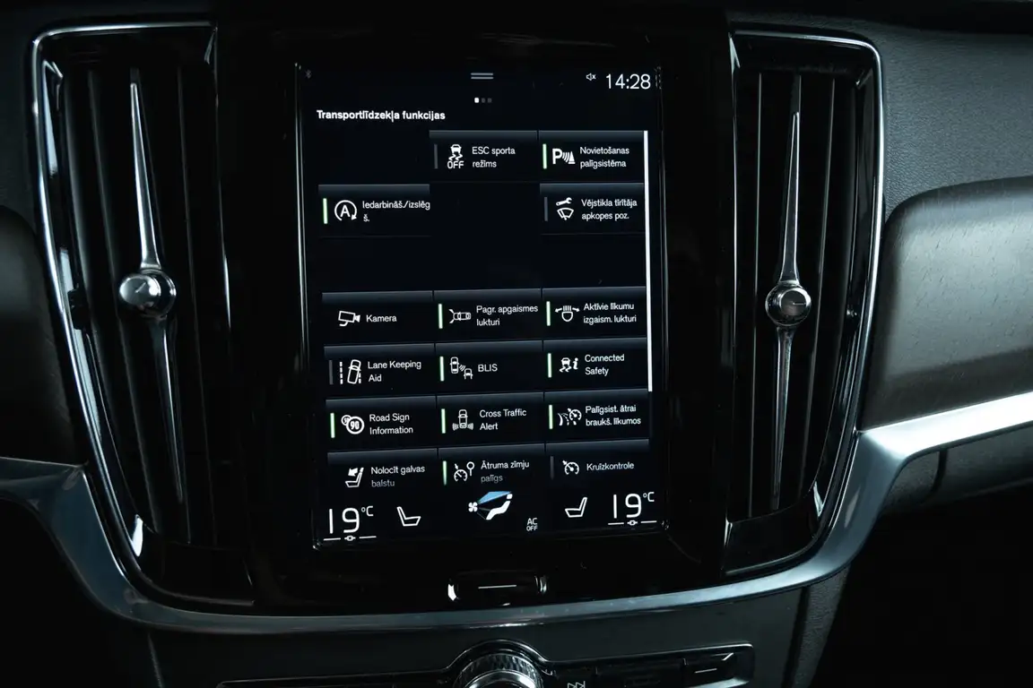 VOLVO V90