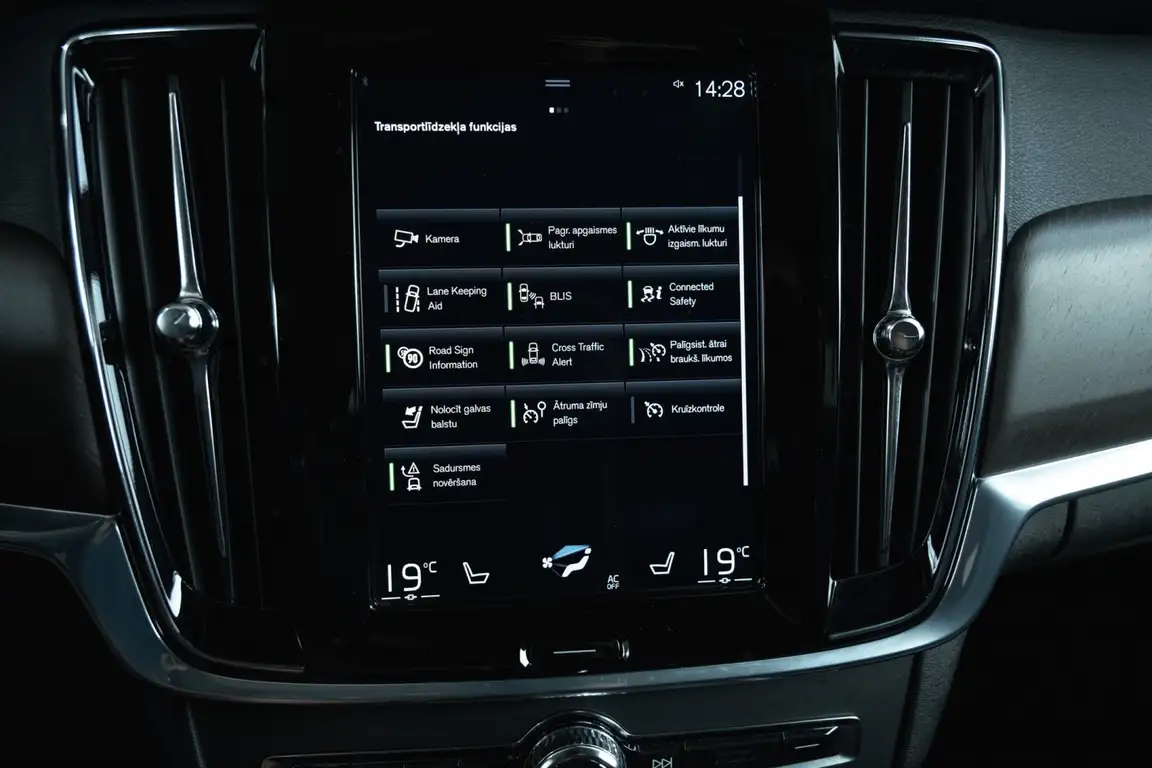 VOLVO V90