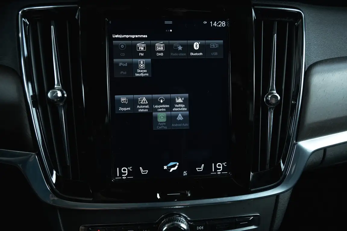 VOLVO V90