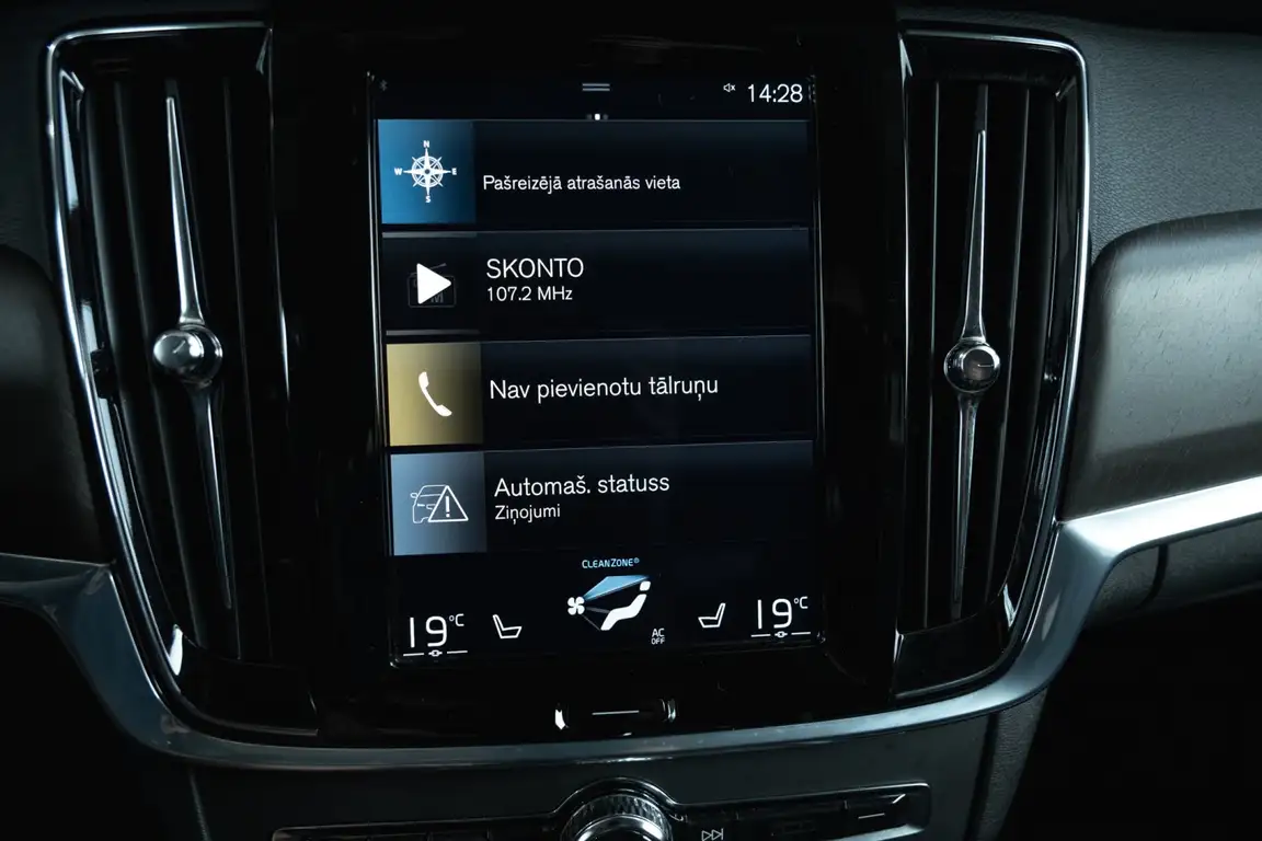 VOLVO V90