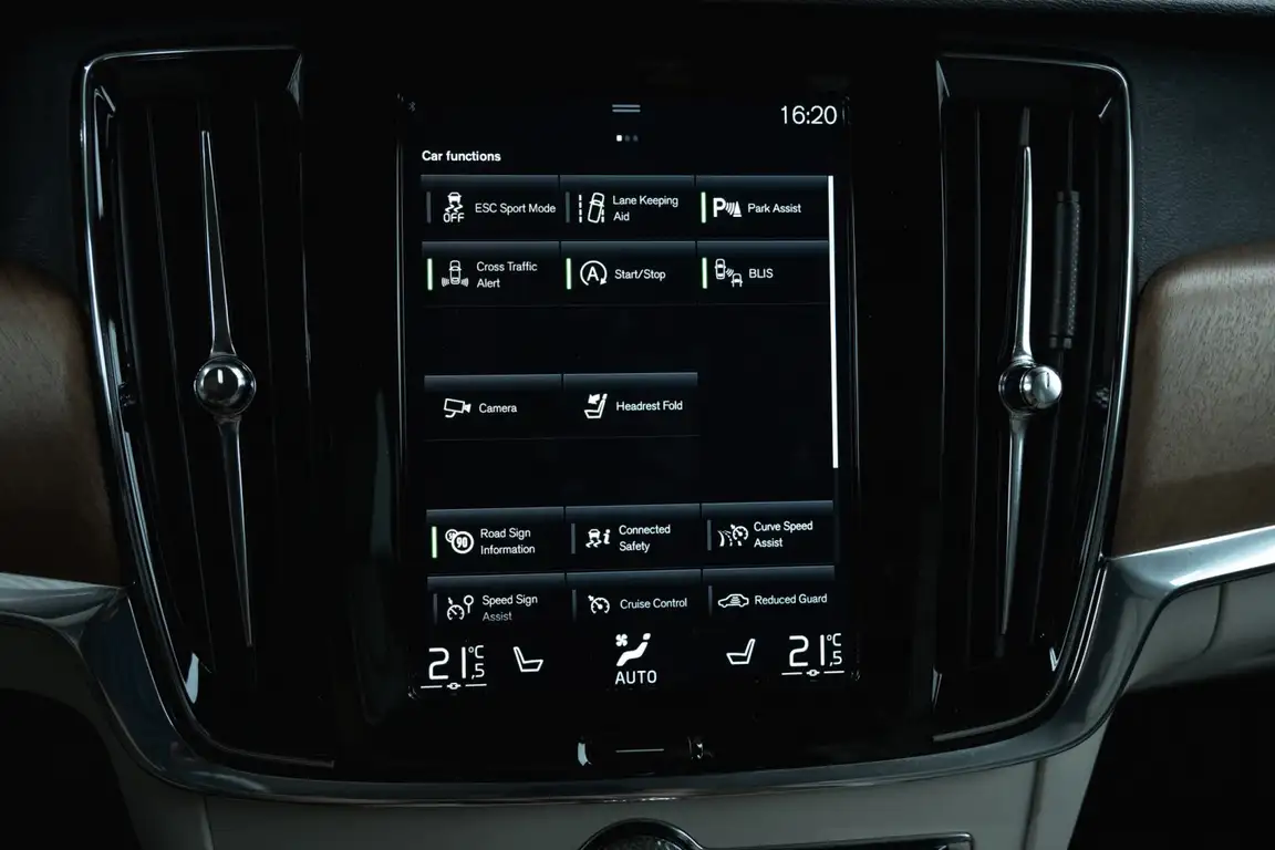 VOLVO V90