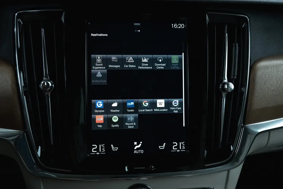 VOLVO V90
