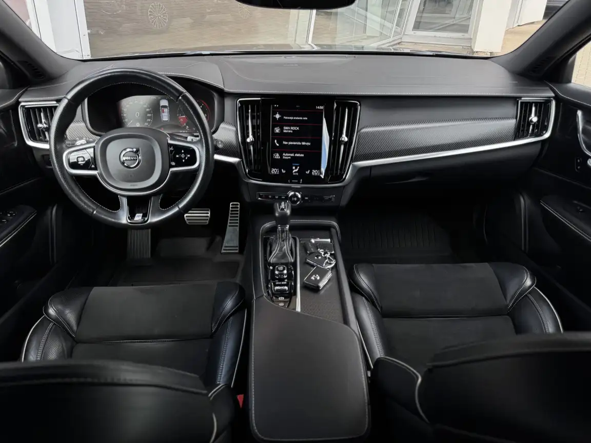 VOLVO V90