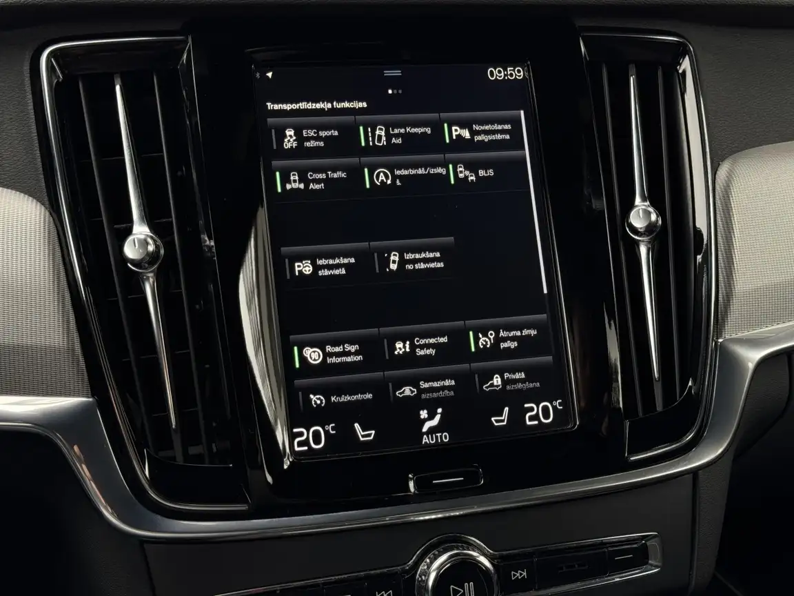 VOLVO V90
