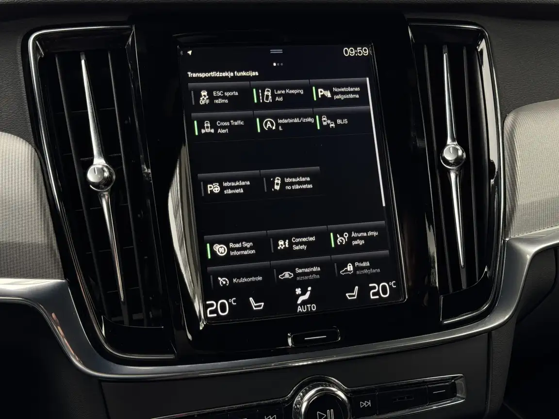 VOLVO V90