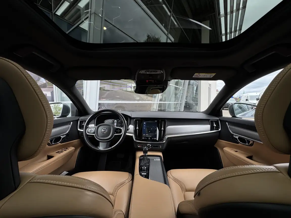 VOLVO V90