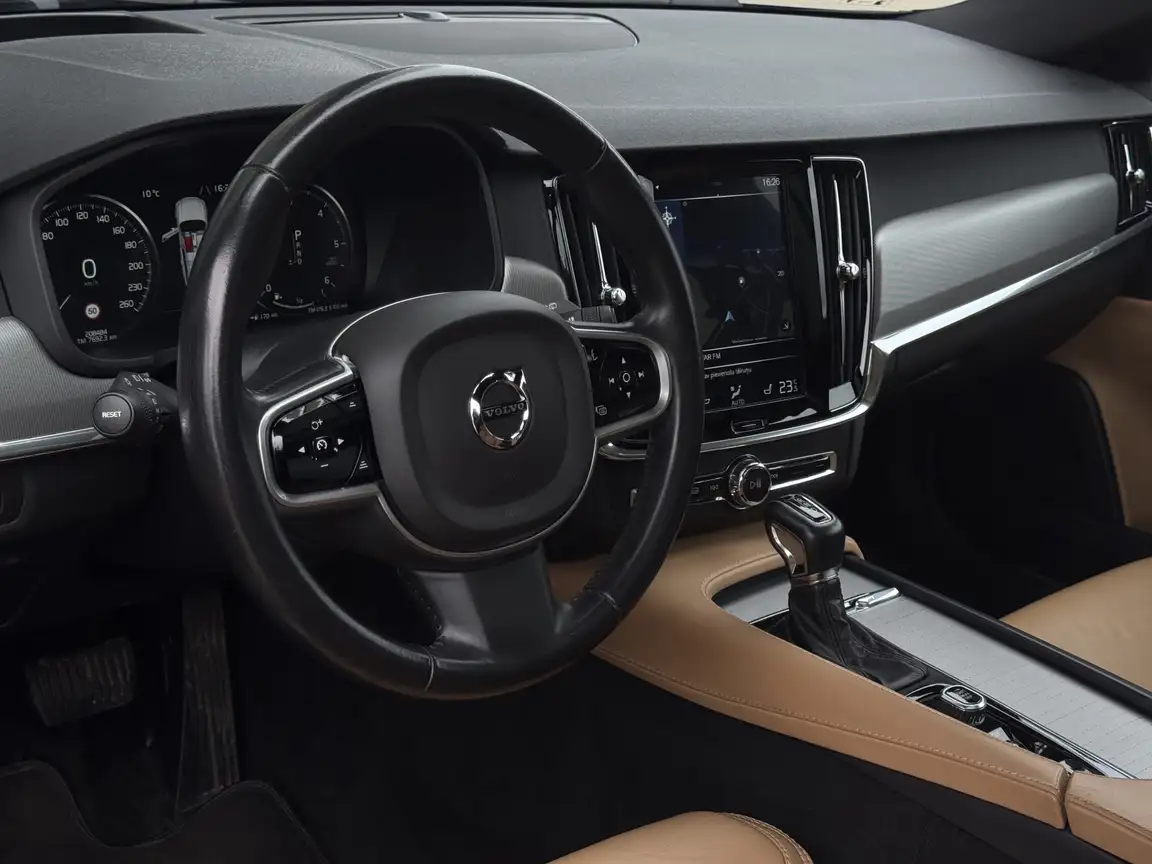 VOLVO V90