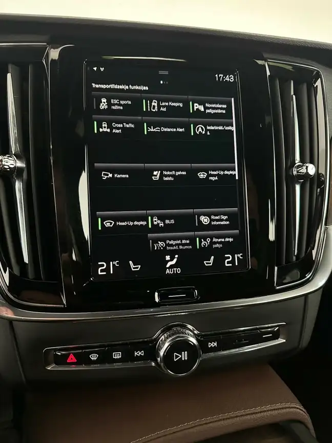 VOLVO V90