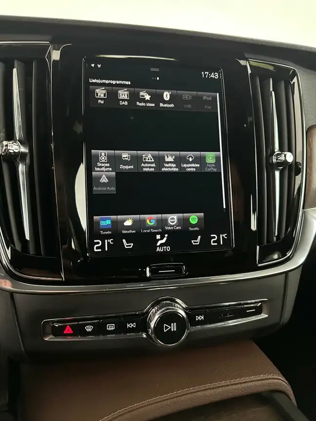 VOLVO V90