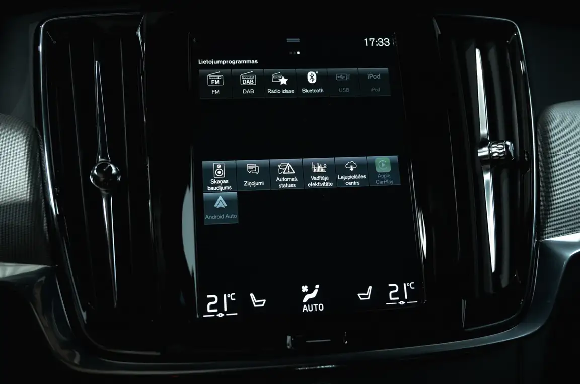 VOLVO V90