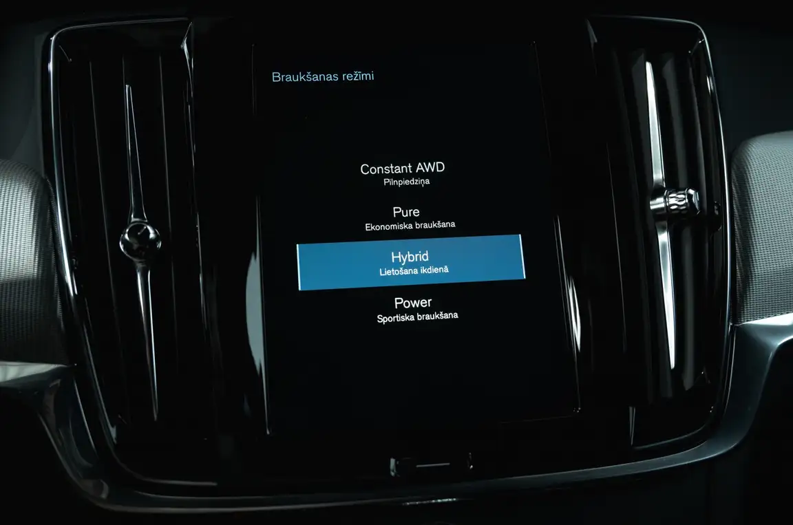 VOLVO V90