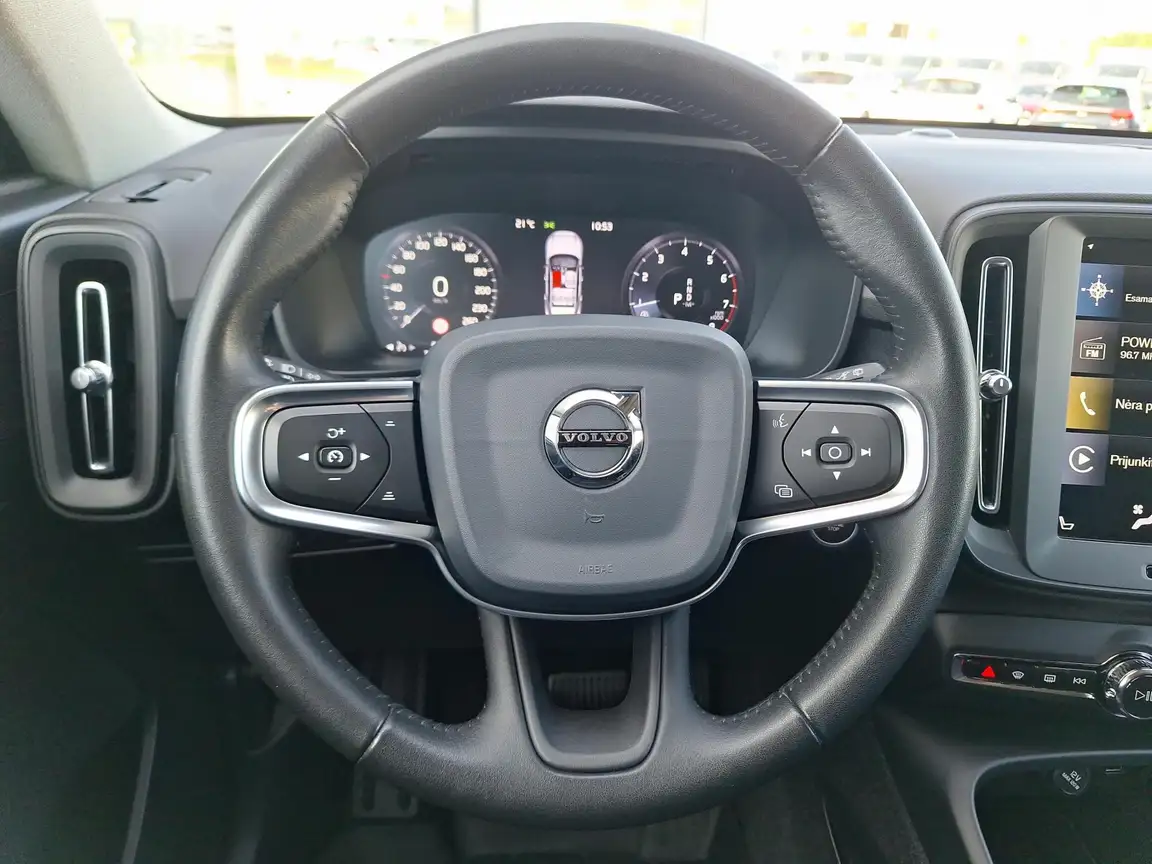 VOLVO XC40