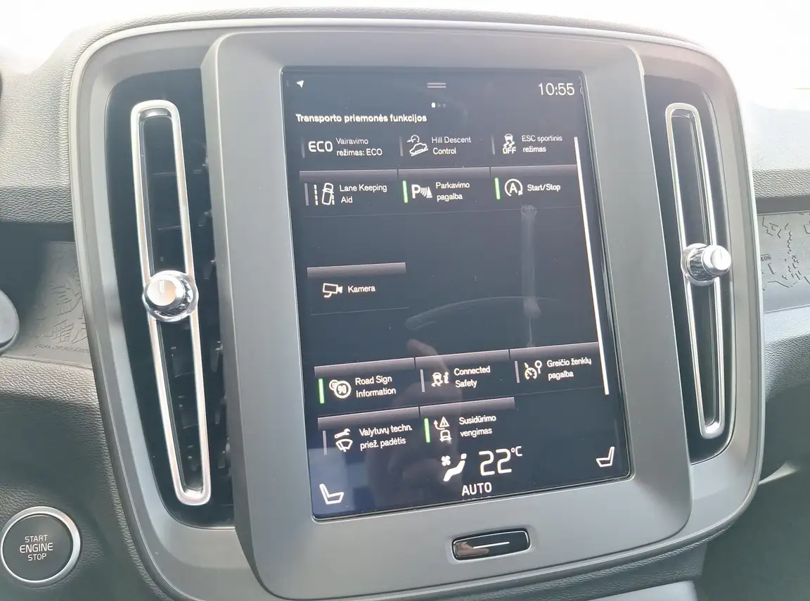 VOLVO XC40