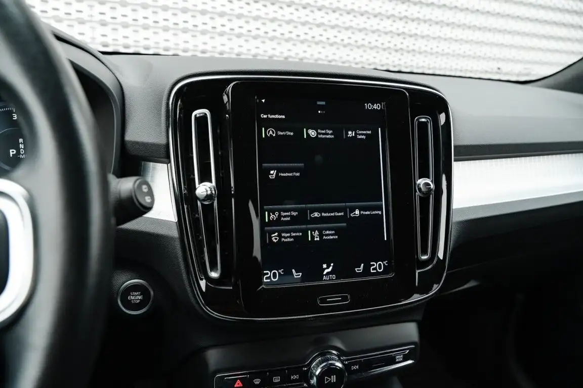 VOLVO XC40