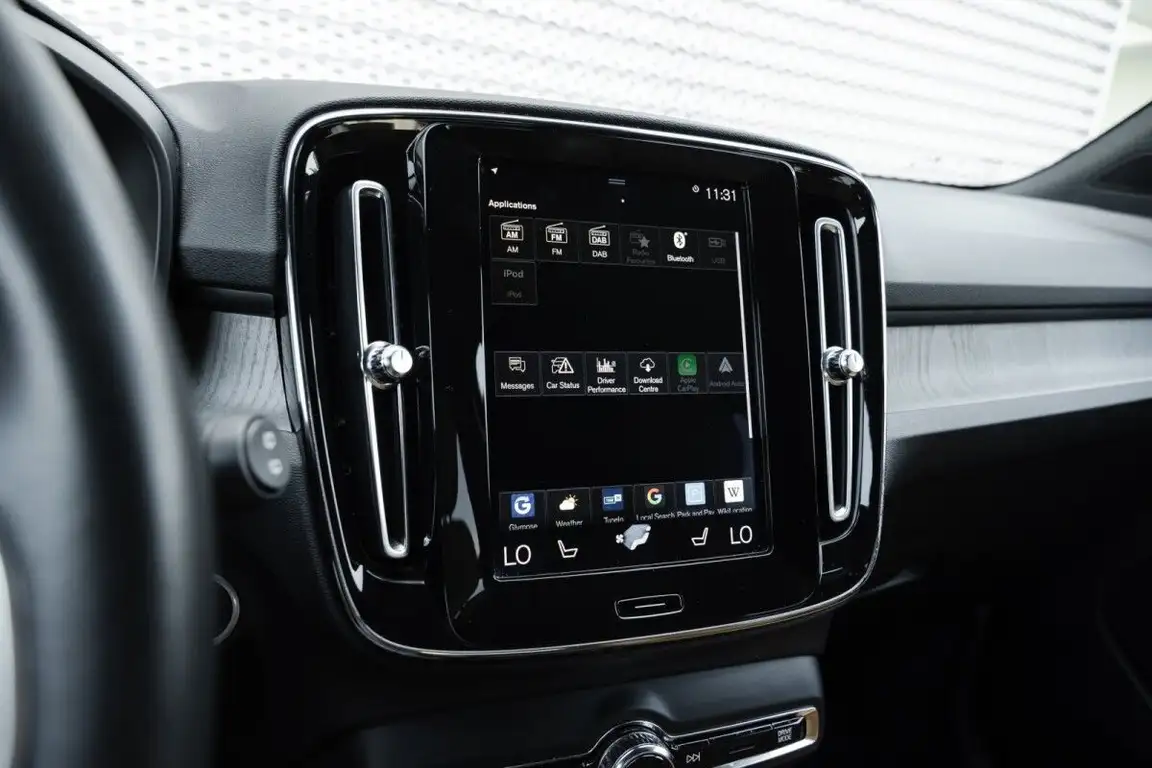 VOLVO XC40