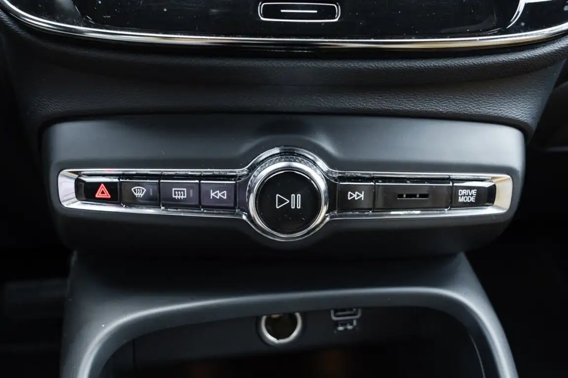VOLVO XC40