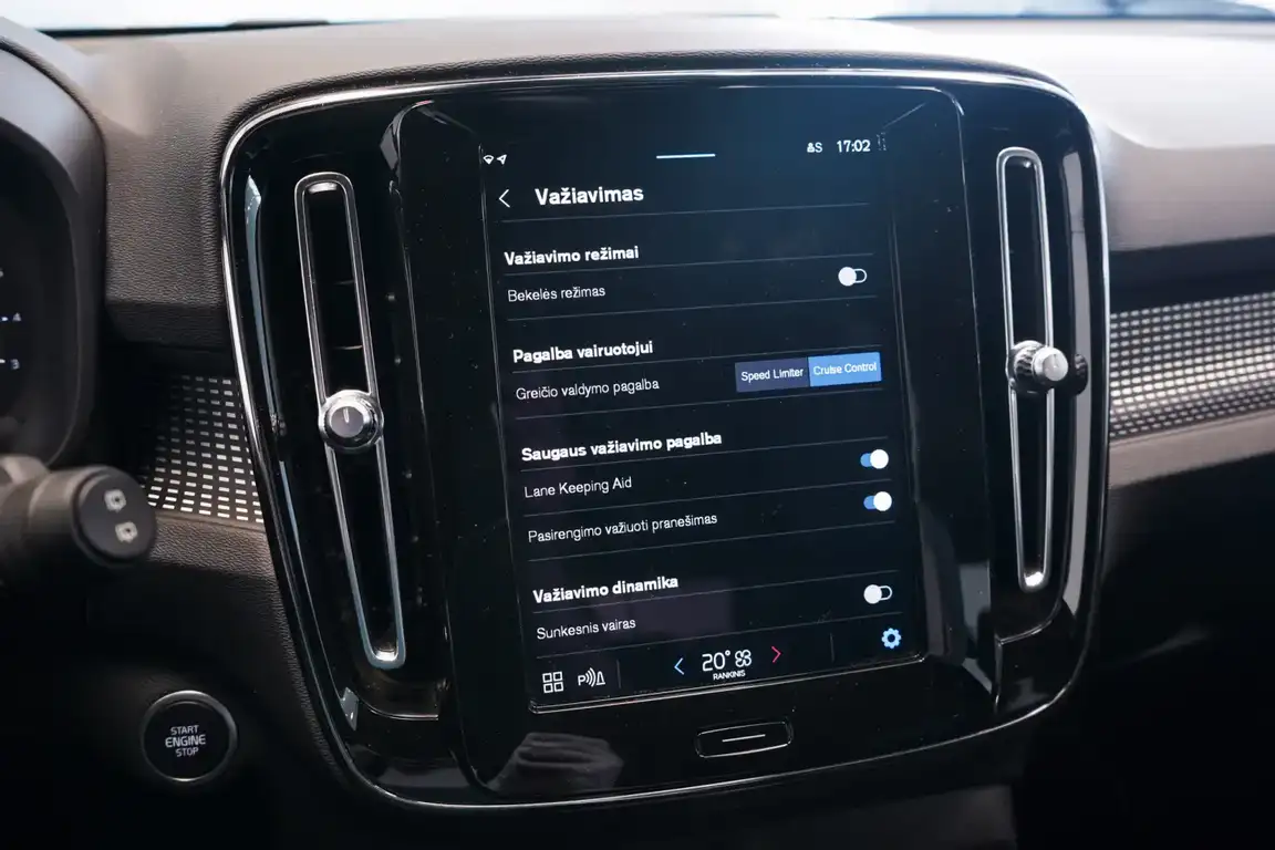 VOLVO XC40