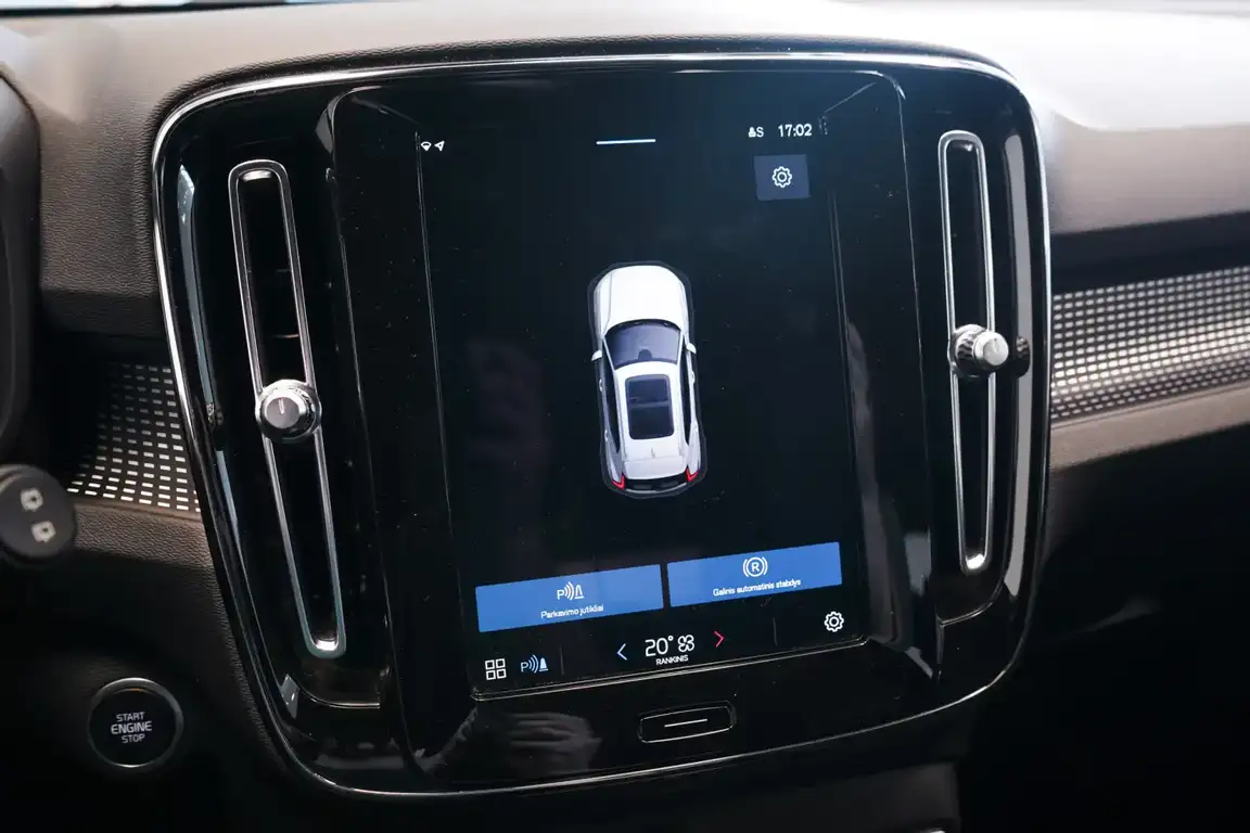 VOLVO XC40