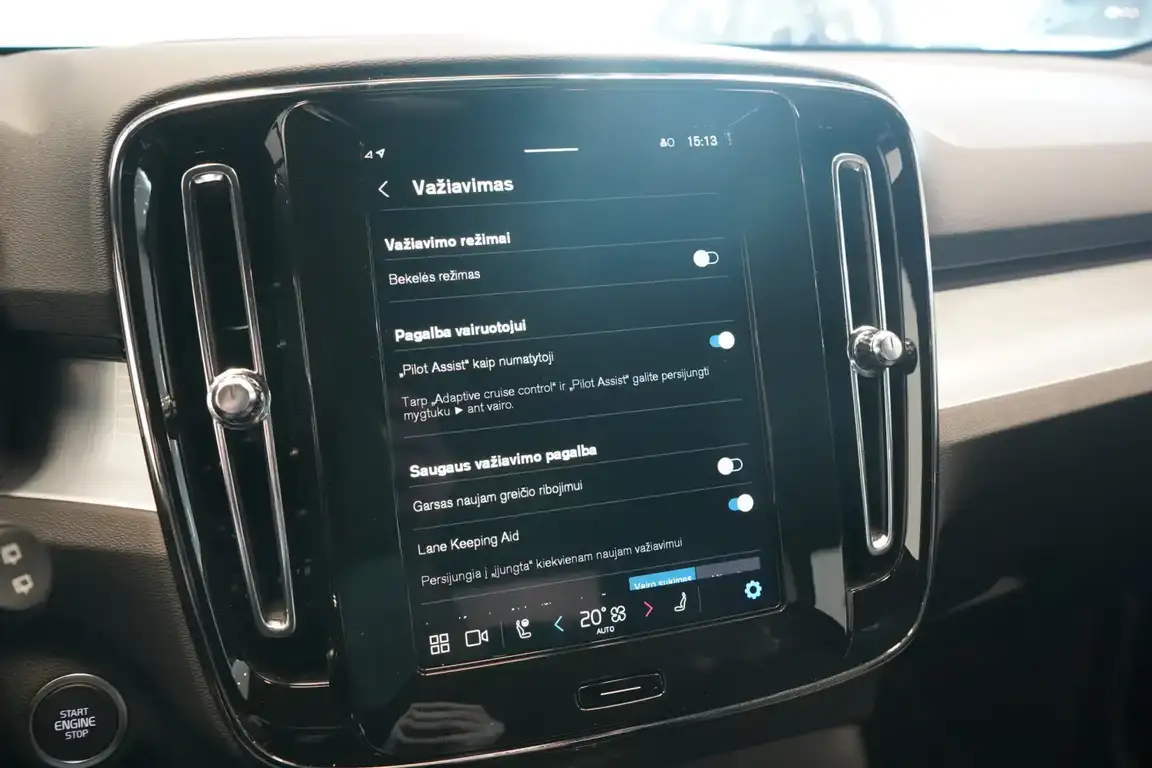 VOLVO XC40