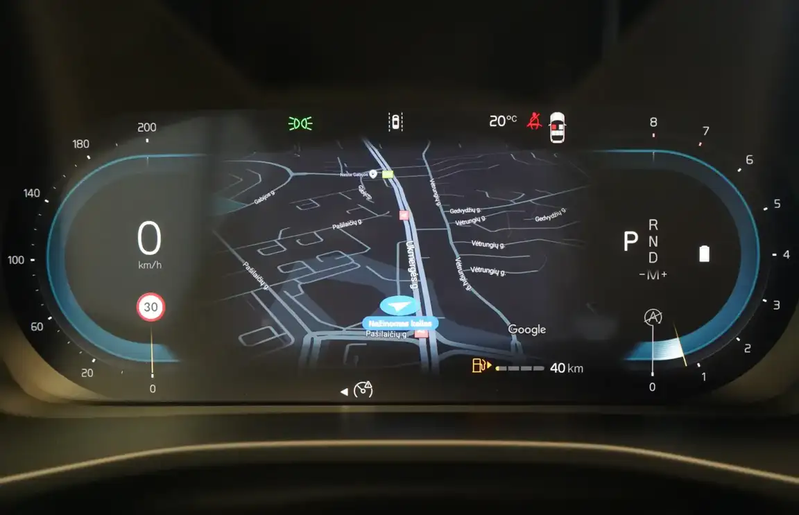 VOLVO XC40