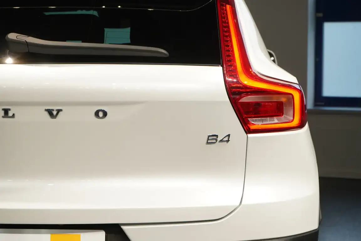 VOLVO XC40