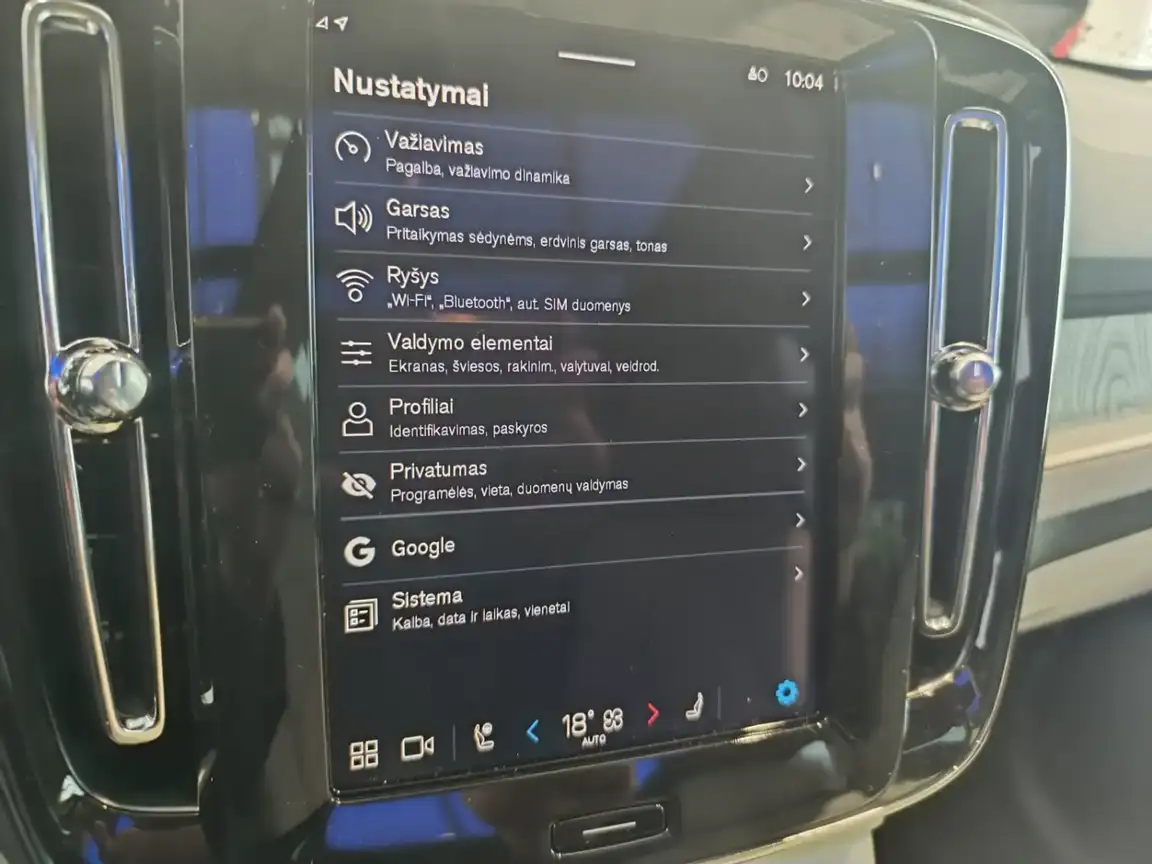 VOLVO XC40