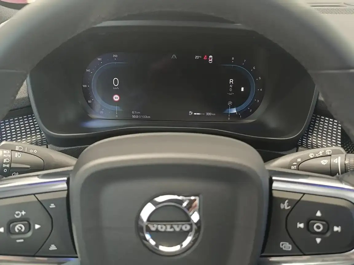 VOLVO XC40
