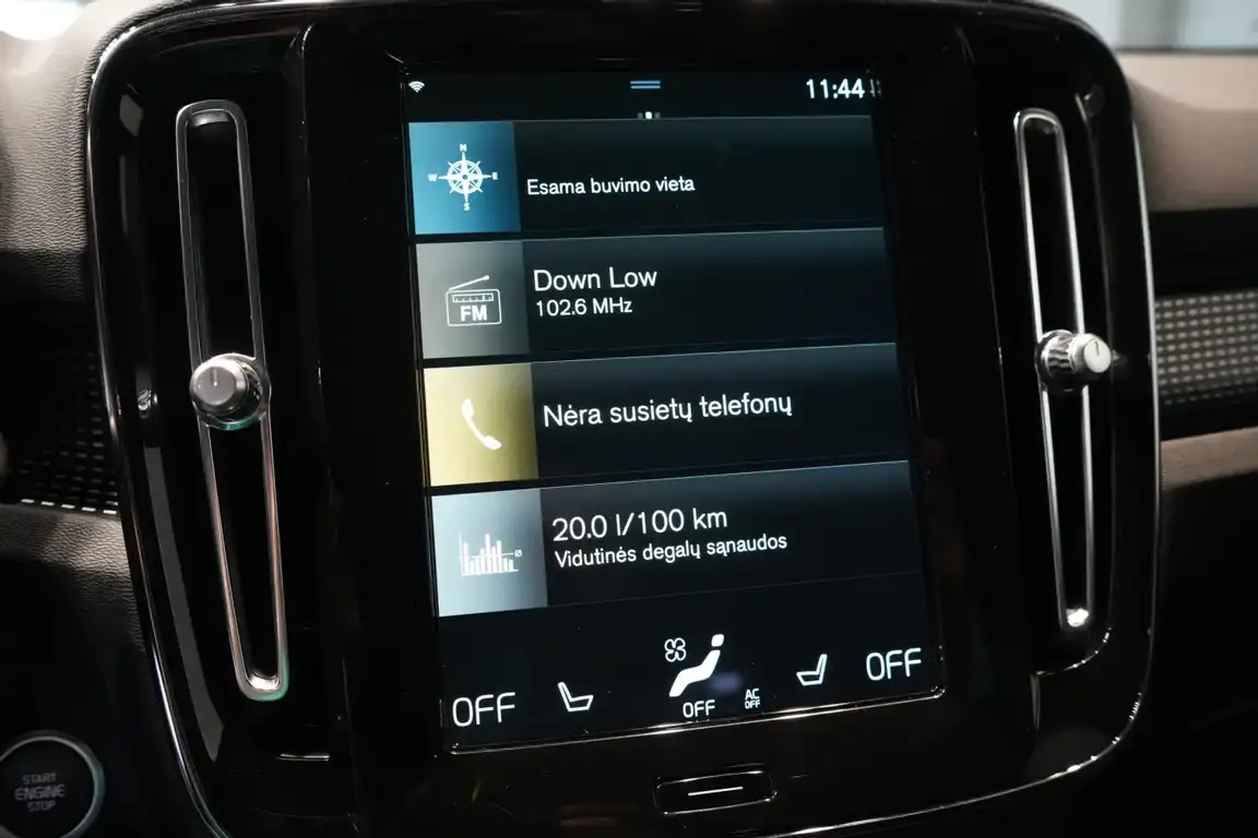 VOLVO XC40