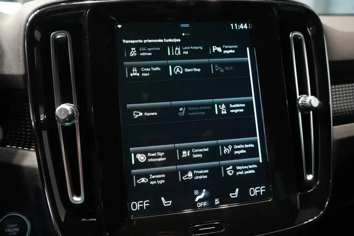 VOLVO XC40