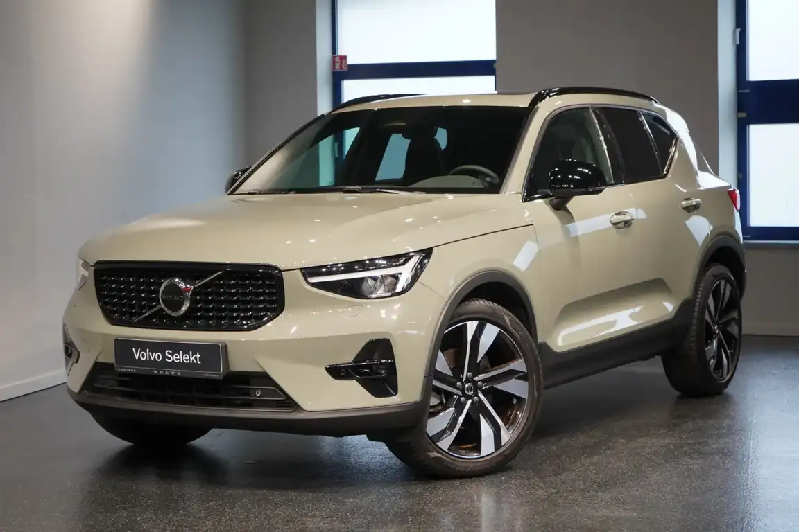 VOLVO XC40