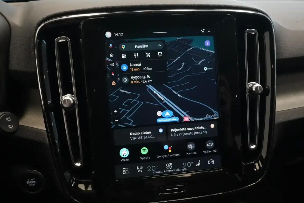 VOLVO XC40