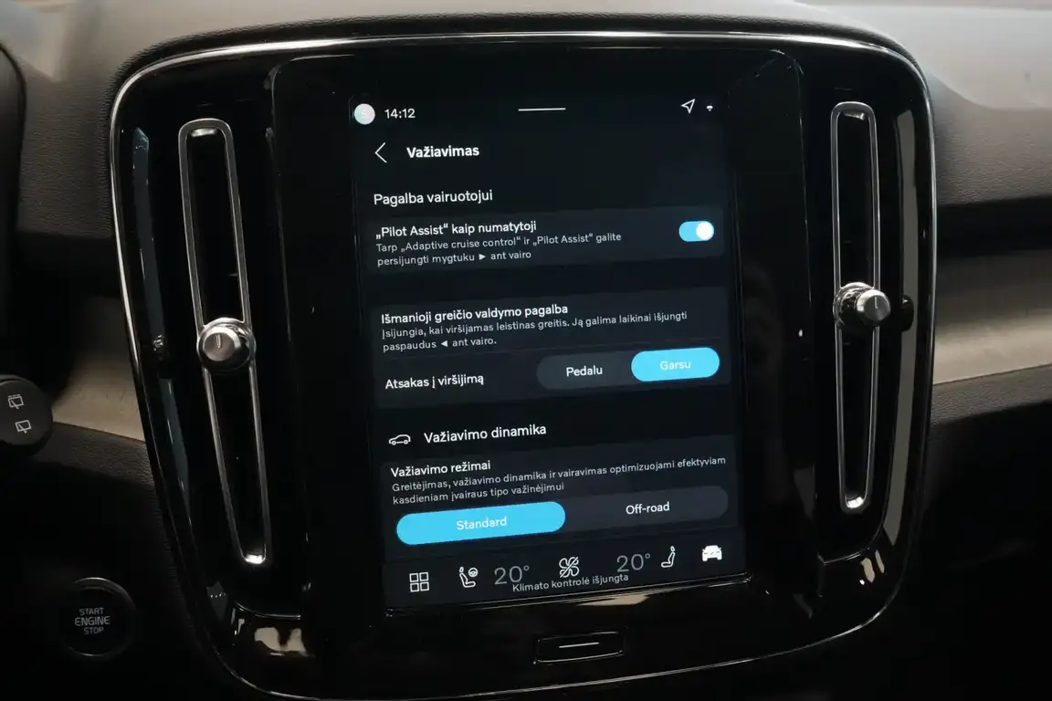 VOLVO XC40