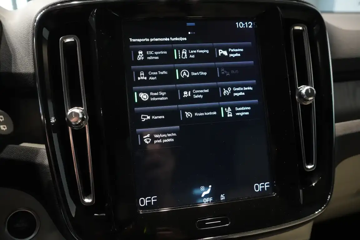 VOLVO XC40