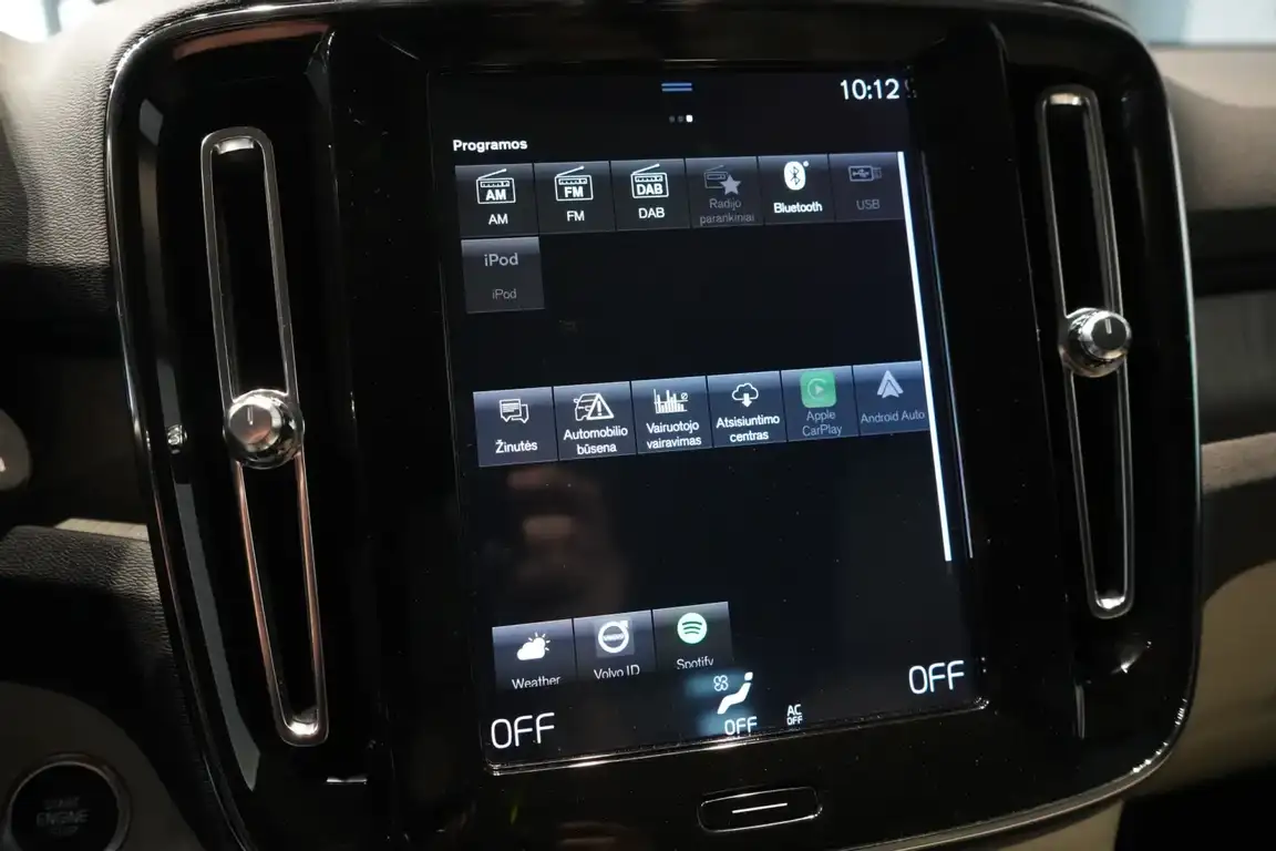 VOLVO XC40