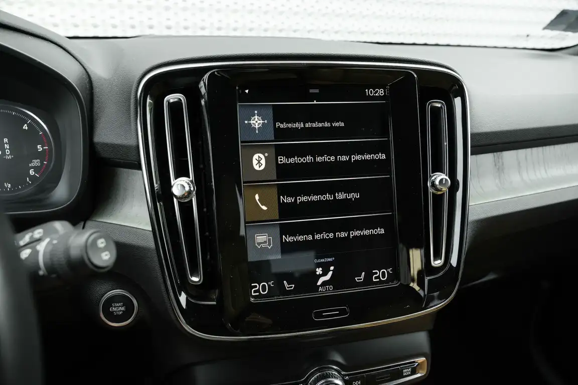 VOLVO XC40